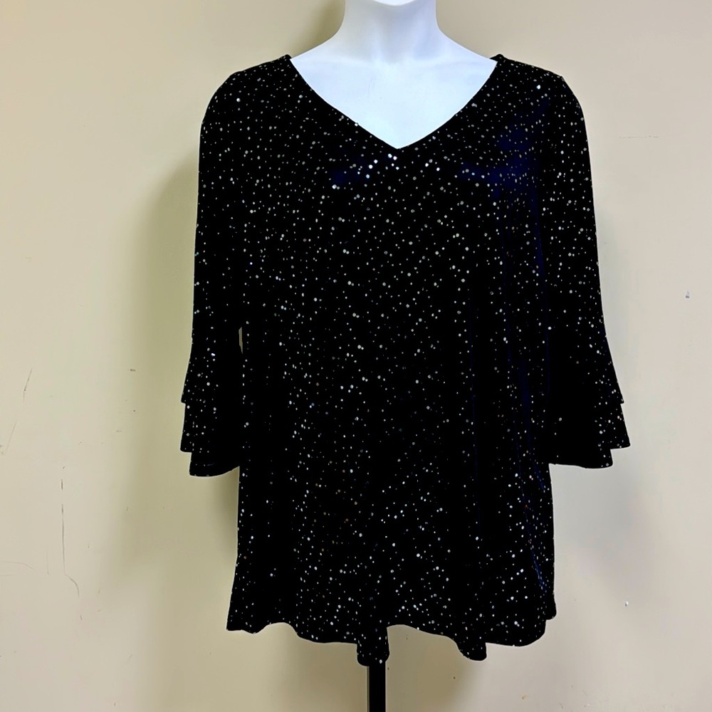 Plus size Evan’s black/silver top